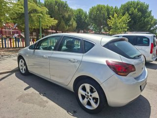 Opel Astra 2011