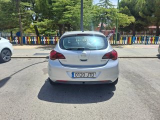 Opel Astra 2011