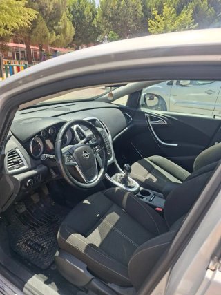 Opel Astra 2011