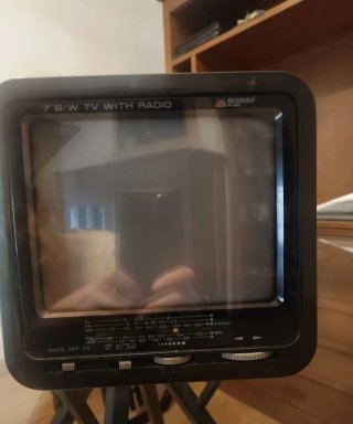 Televisor Portátil B/N con Radio