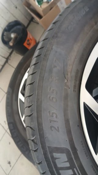 4 Neumáticos Michelin 215/65 R17 103v
