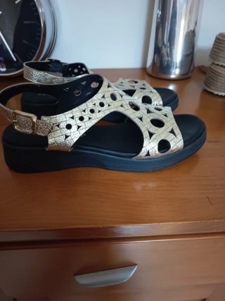 Sandalias Paula Urban Piel Doradas