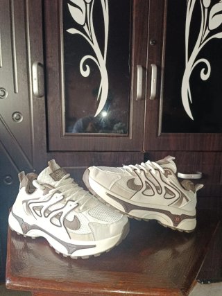 Nike Bambas Nuevas Marrones y Blancas