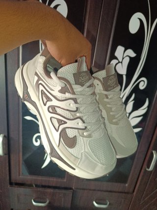 Nike Bambas Nuevas Marrones y Blancas