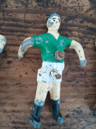 Muñecos futbolín antiguos
