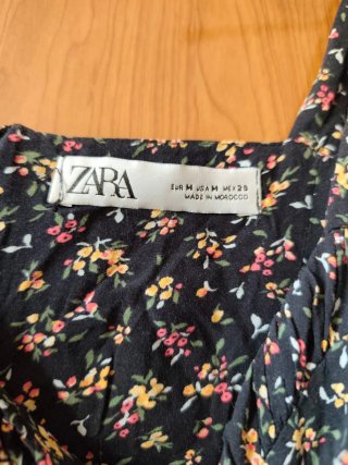 Vestido midi Zara floral talla M