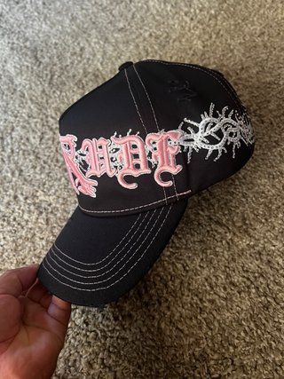 Gorra Rude Awakenings SnapBack Negra y Rosa