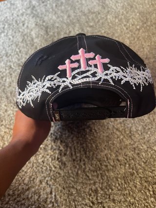 Gorra Rude Awakenings SnapBack Negra y Rosa