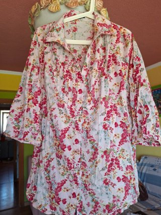 Camisa flores Love algodón y visco