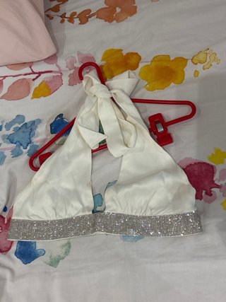 Top Zara blanco con brillos, talla S