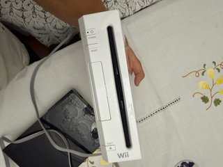 Nintendo Wii com cabos