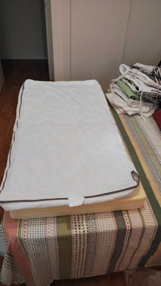 Cuna blanca con colchón y ropa de cama 60x120cm