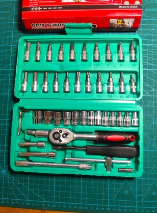 Estuche vasos 46 pcs+Embudo+Martillo cristales