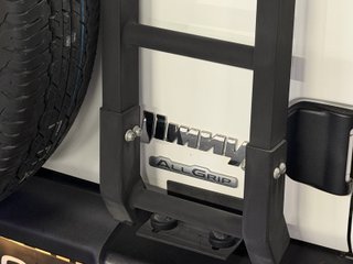 Suzuki Jimny 1.5 PRO 5MT