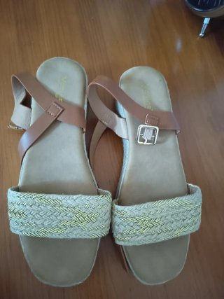 Sandalias esparto marrón y dorado