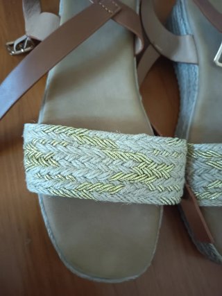 Sandalias esparto marrón y dorado