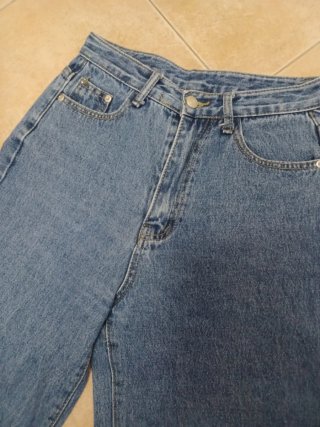Jeans vita alta strappati