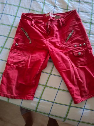 Bermudas rojas