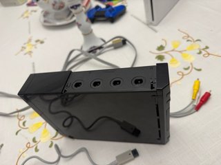 Nintendo Wii com cabos
