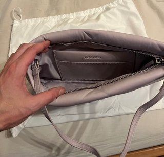 Bolso Calvin Klein Lock Quilt Clutch Morado
