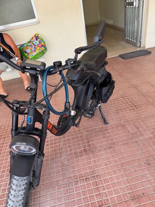 Bici elettrica con display e lucchetto