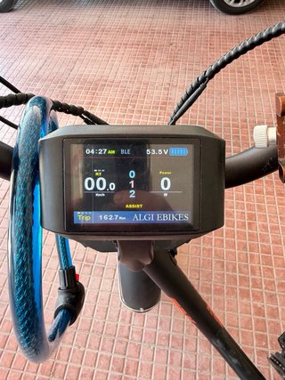 Bici elettrica con display e lucchetto