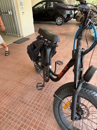Bici elettrica con display e lucchetto