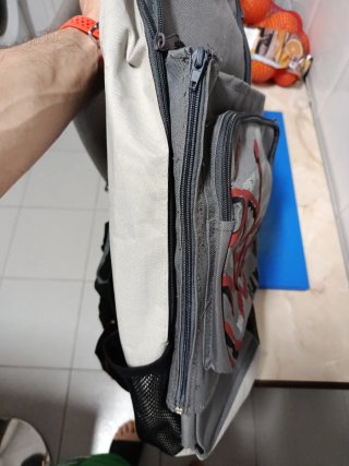 Mochila porta skate gris