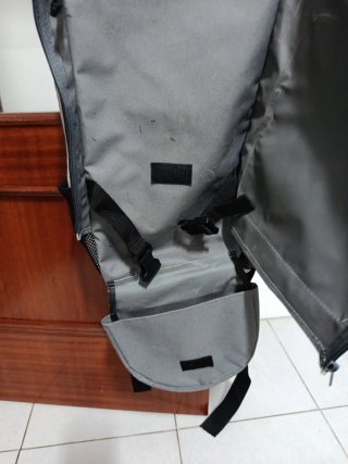 Mochila porta skate gris