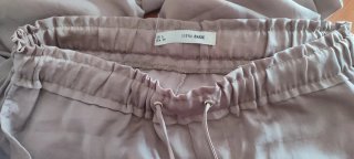Pantalón fino ancho beige