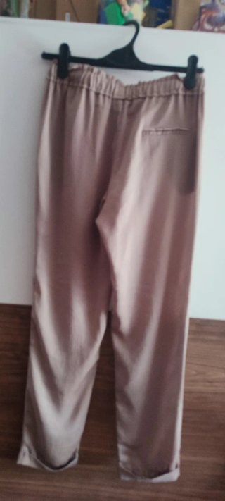 Pantalón fino ancho beige