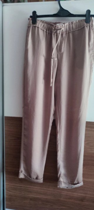 Pantalón fino ancho beige