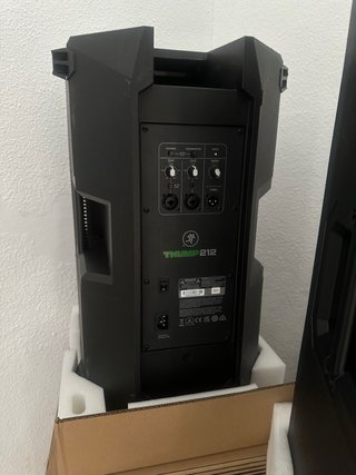 3 altavoces activos (dos Mackie y un LD)
