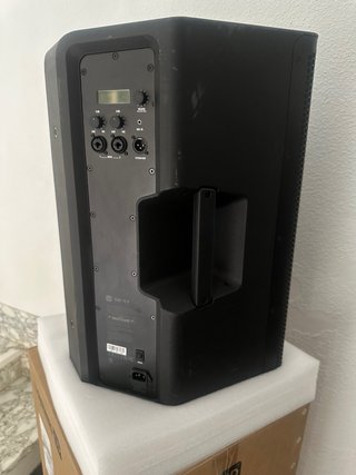 3 altavoces activos (dos Mackie y un LD)