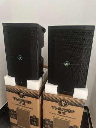 3 altavoces activos (dos Mackie y un LD)