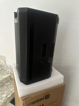 3 altavoces activos (dos Mackie y un LD)