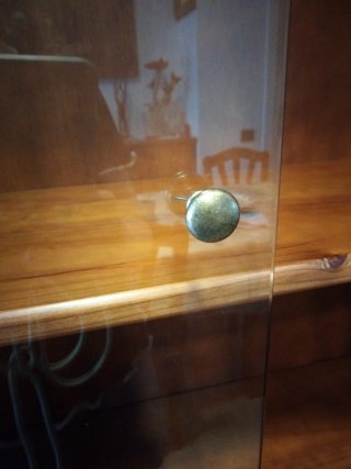 Mueble vitrina de comedor madera y cristal