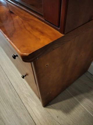 Mueble vitrina de comedor madera y cristal