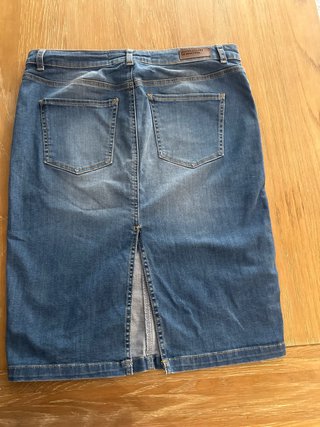 Falda Vaquera Benetton Talla 42 elastica