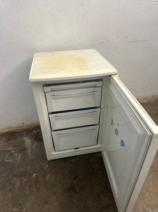 Congelador vertical blanco