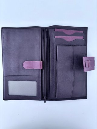 Cartera de piel marrón