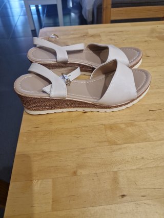 Sandalias Beige Talla 41 Nuevas