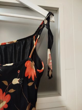 Vestido negro estampado floral
