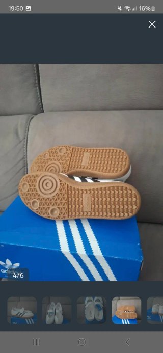 Zapatillas Adidas Beige y Blancas
