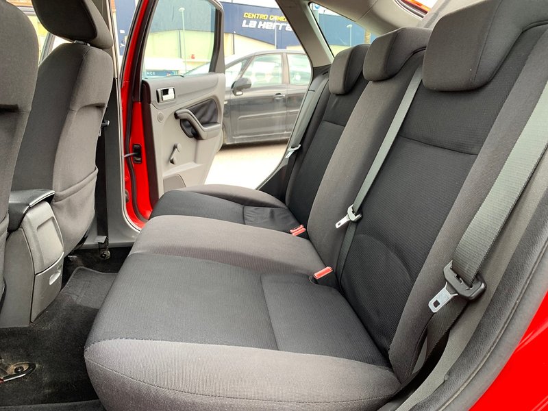 Ford Focus 1.6 TDCi Ghia 4p 2005, foto 6