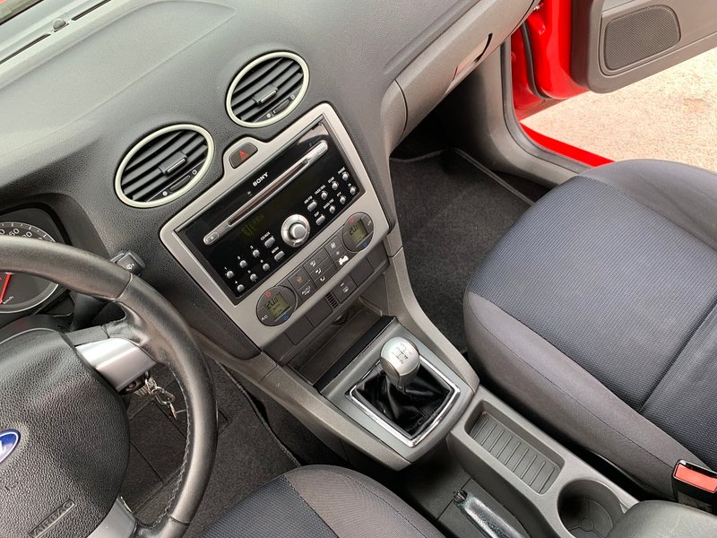 Ford Focus 1.6 TDCi Ghia 4p 2005, foto 9