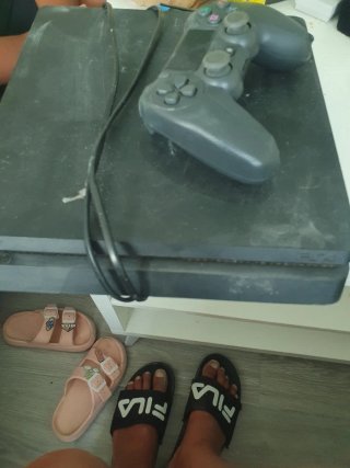 PS4 (PlayStation 4) Negra + Mando