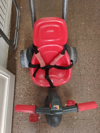 Triciclo infantil con manillar y asiento