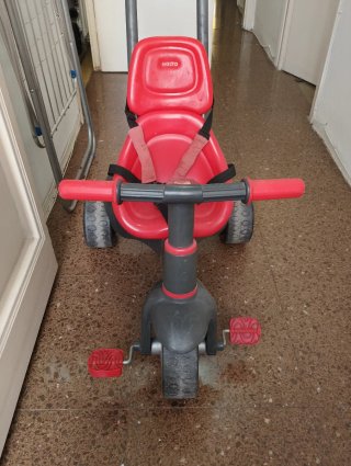 Triciclo infantil con manillar y asiento
