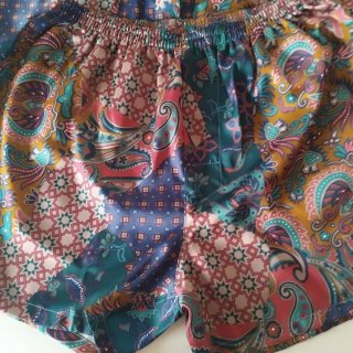 Batín y pantalón corto satinado hombre